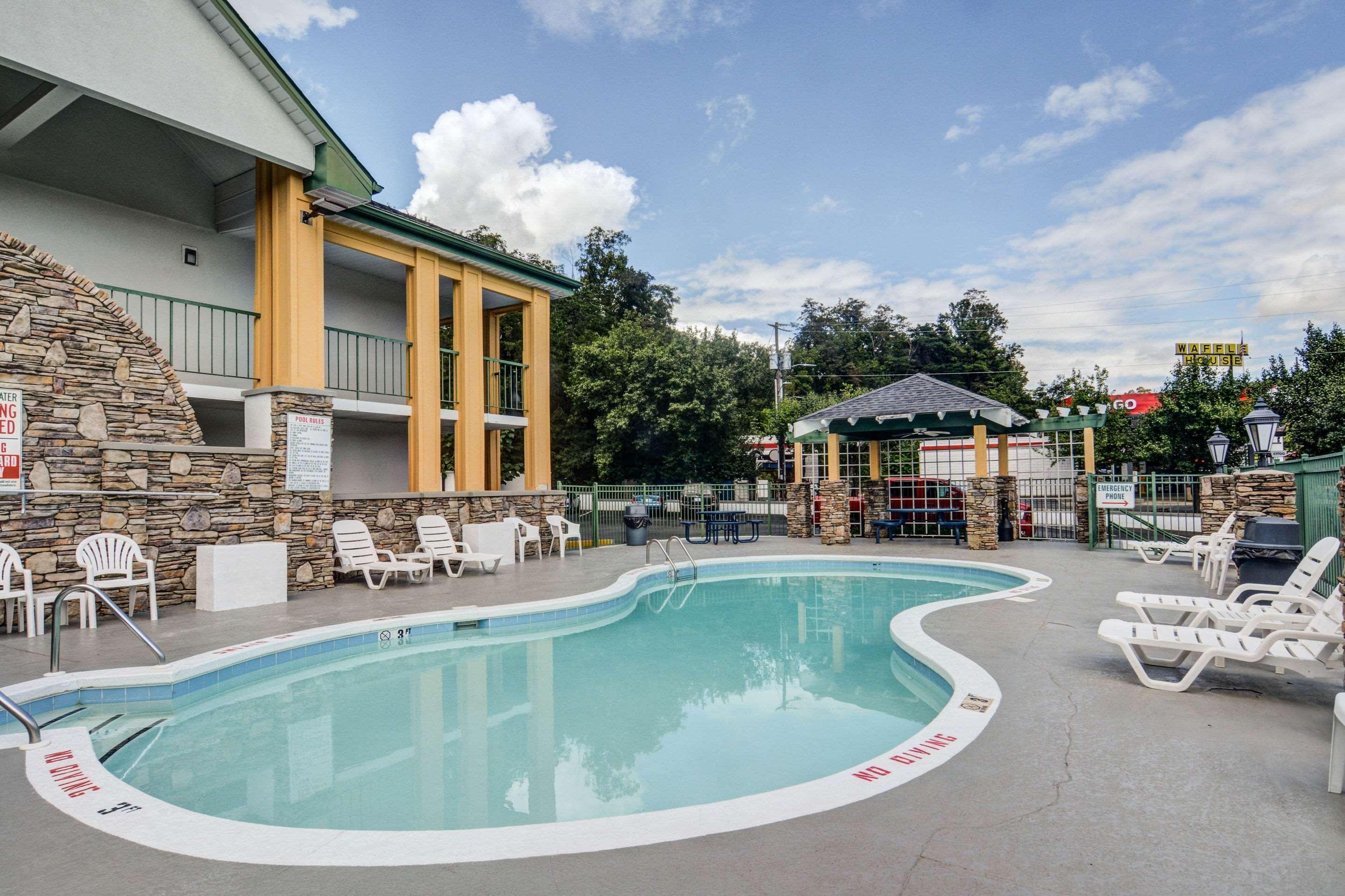 אשוויל Quality Inn & Suites Biltmore East מראה חיצוני תמונה