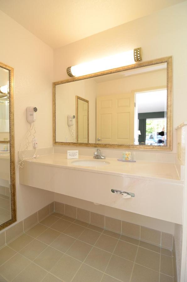 אשוויל Quality Inn & Suites Biltmore East מראה חיצוני תמונה