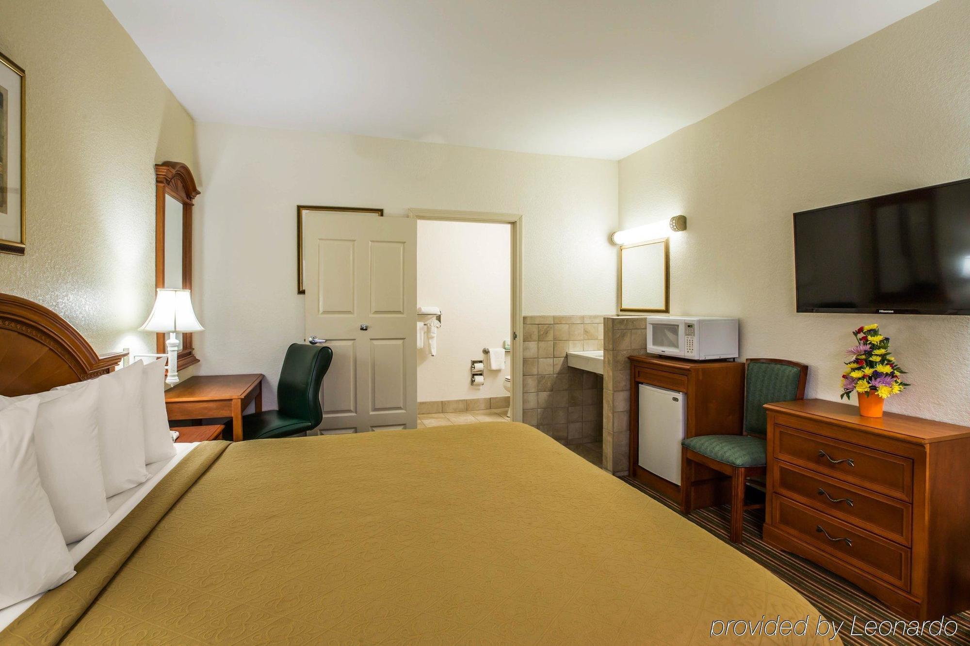 אשוויל Quality Inn & Suites Biltmore East מראה חיצוני תמונה