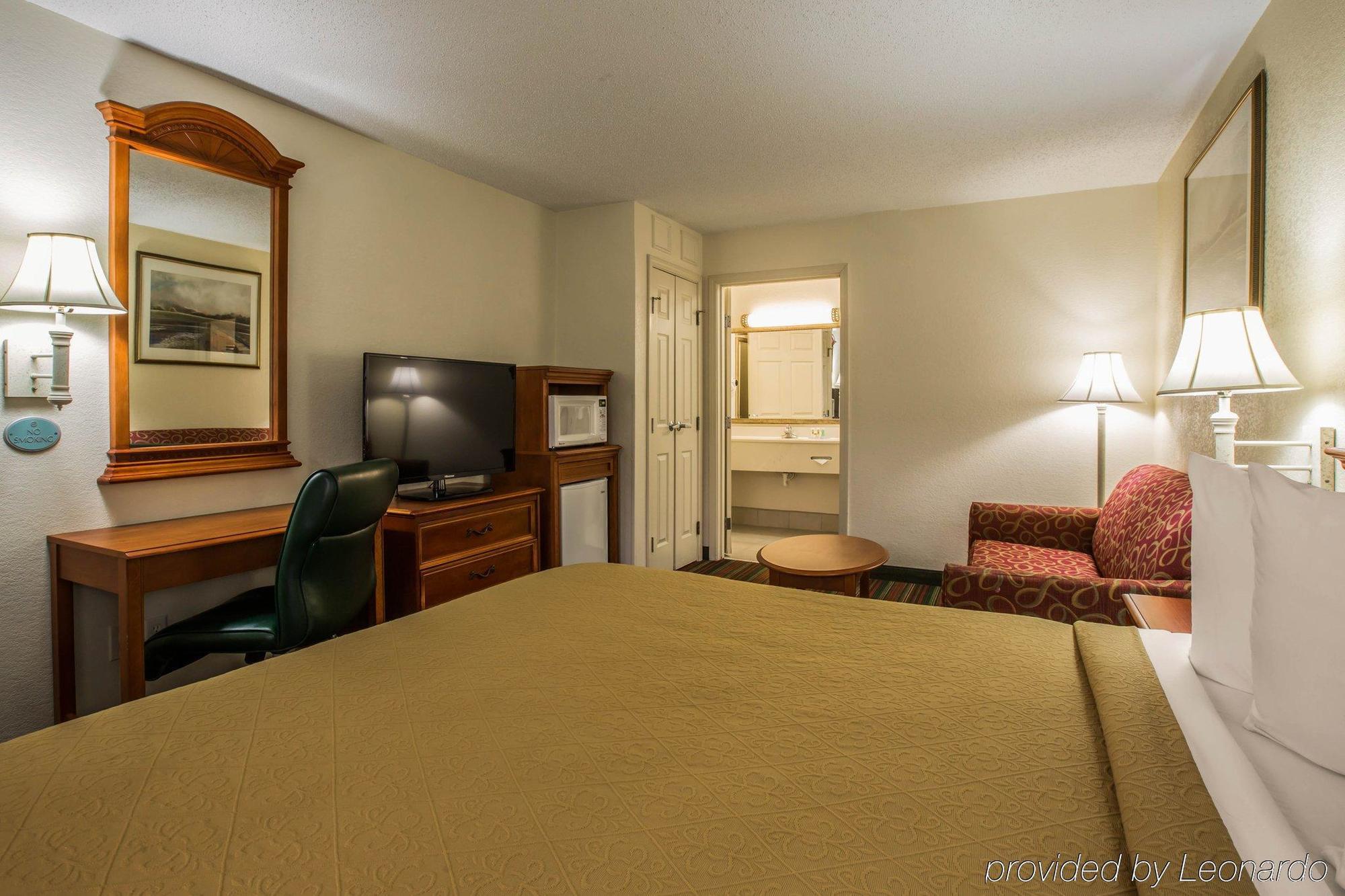 אשוויל Quality Inn & Suites Biltmore East מראה חיצוני תמונה