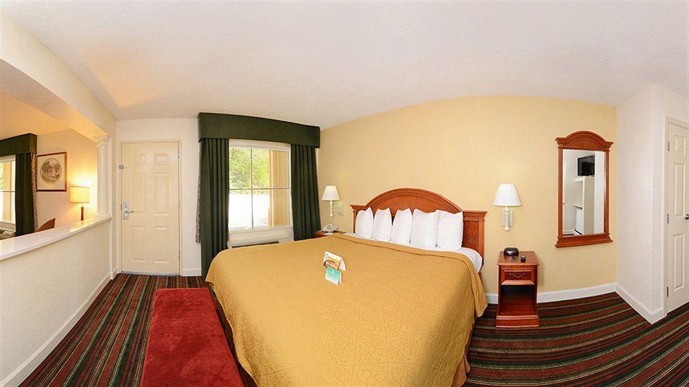 אשוויל Quality Inn & Suites Biltmore East מראה חיצוני תמונה