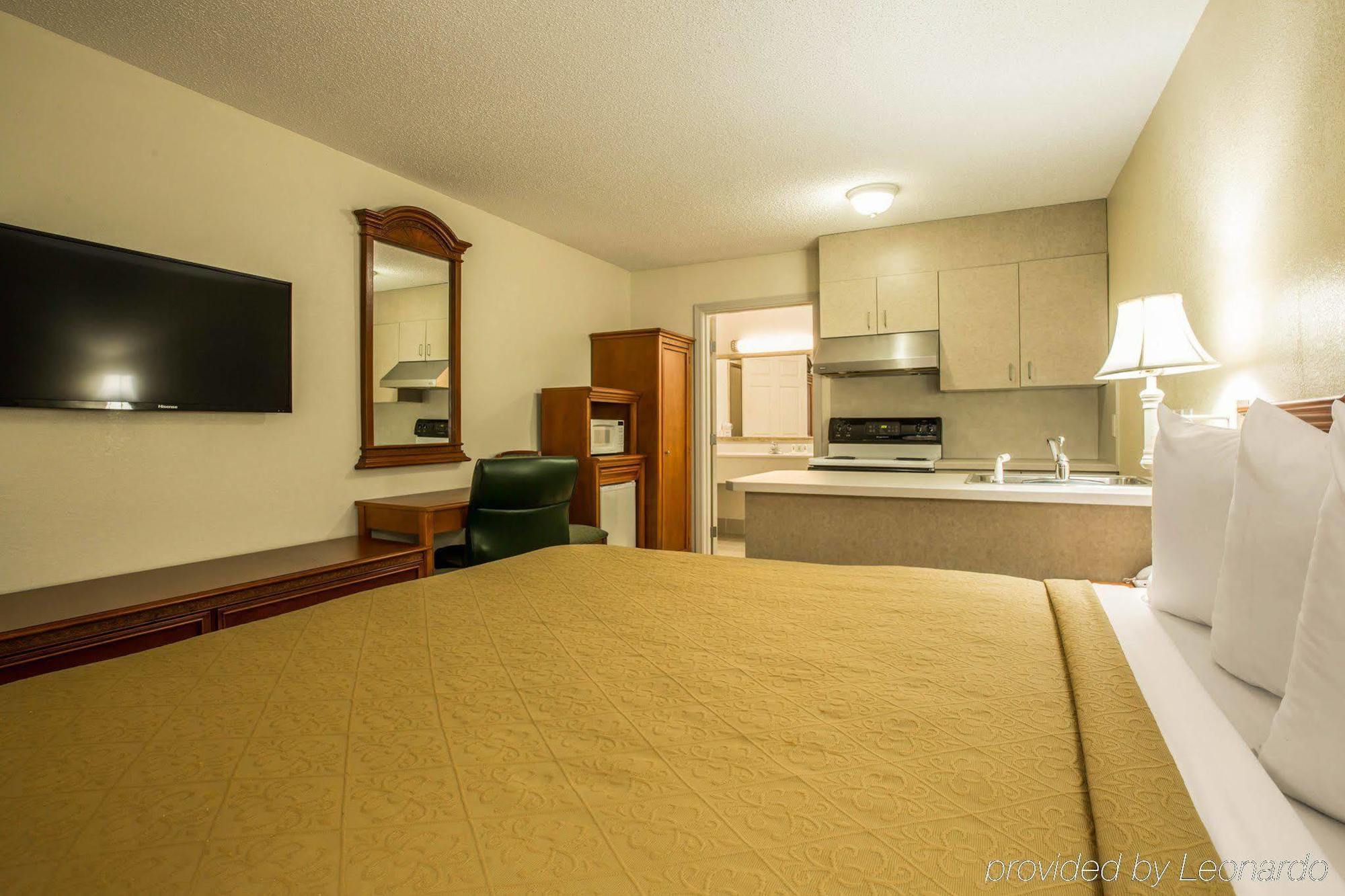 אשוויל Quality Inn & Suites Biltmore East מראה חיצוני תמונה