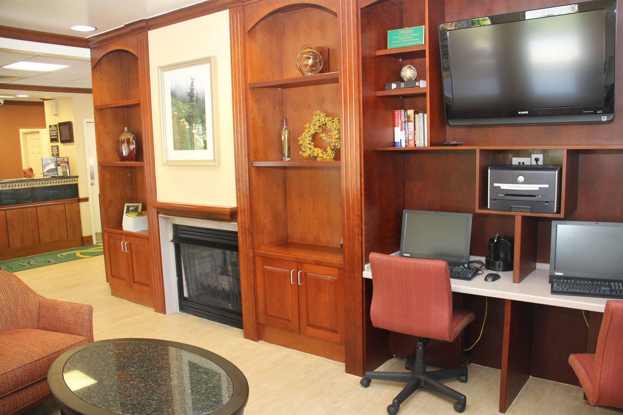 אשוויל Quality Inn & Suites Biltmore East מראה חיצוני תמונה