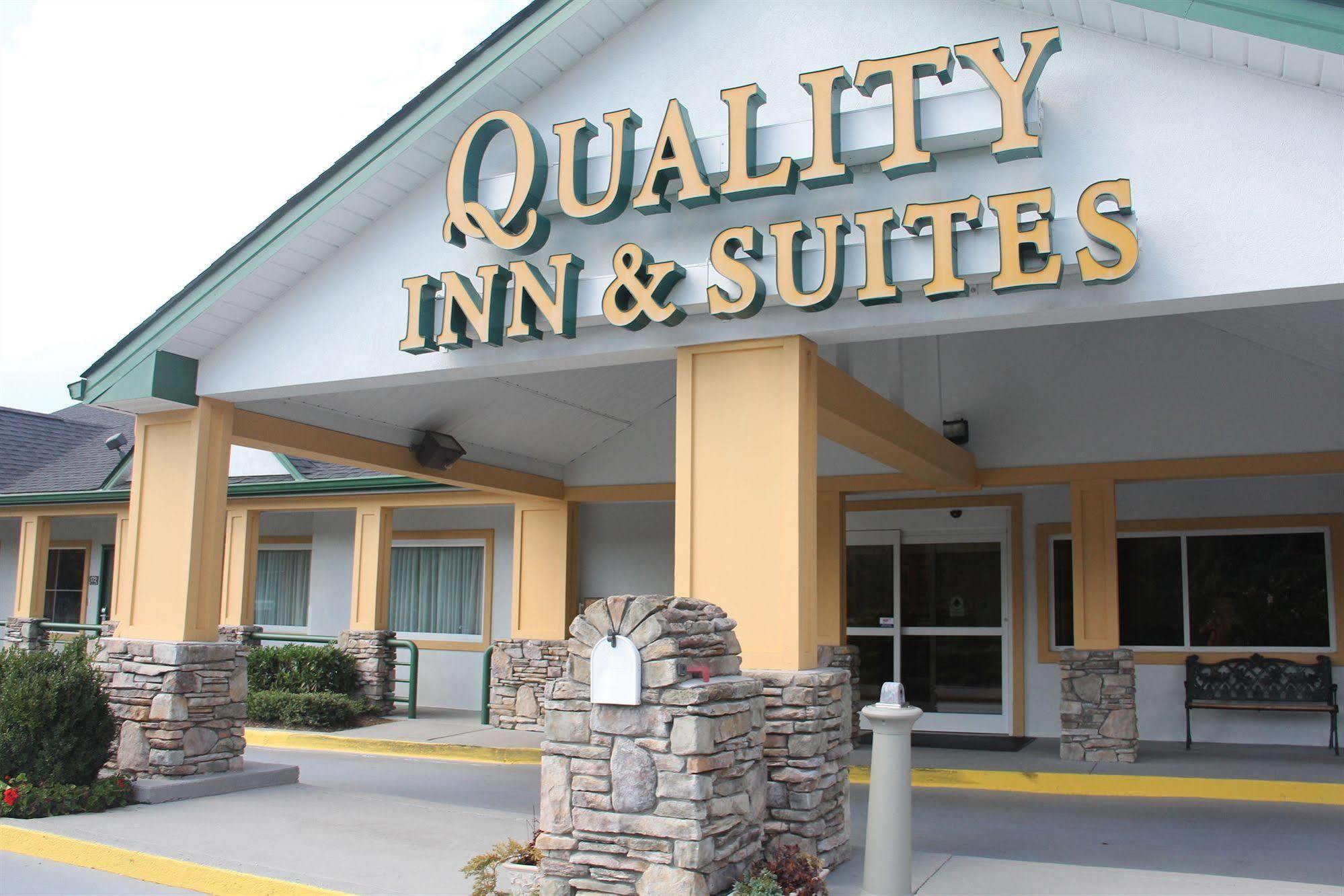 אשוויל Quality Inn & Suites Biltmore East מראה חיצוני תמונה