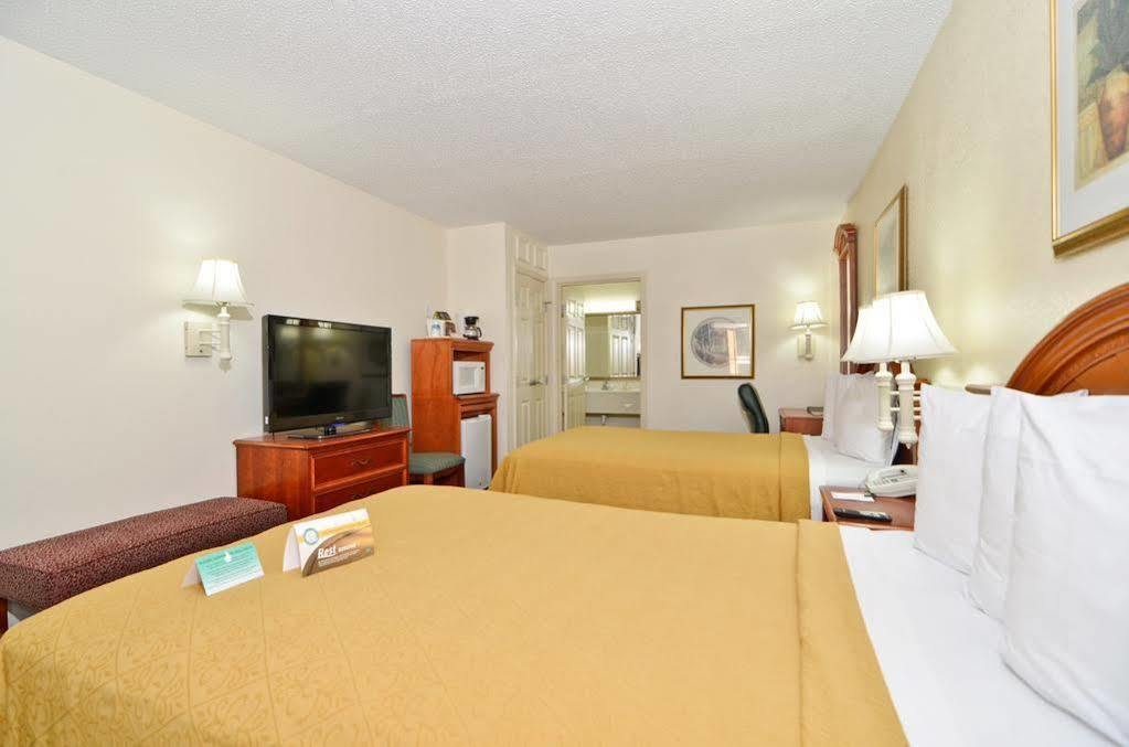 אשוויל Quality Inn & Suites Biltmore East מראה חיצוני תמונה